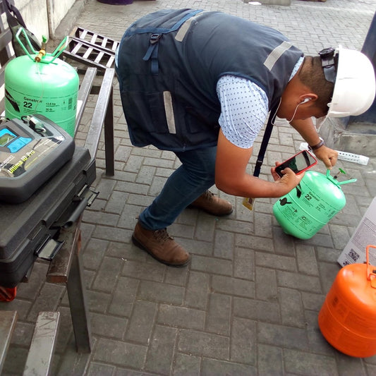 Refrigerant Gas Purity Analysis with Portable Identifier